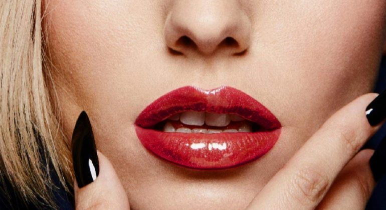 Essentials for Getting Glossy Lips Without Lip Gloss